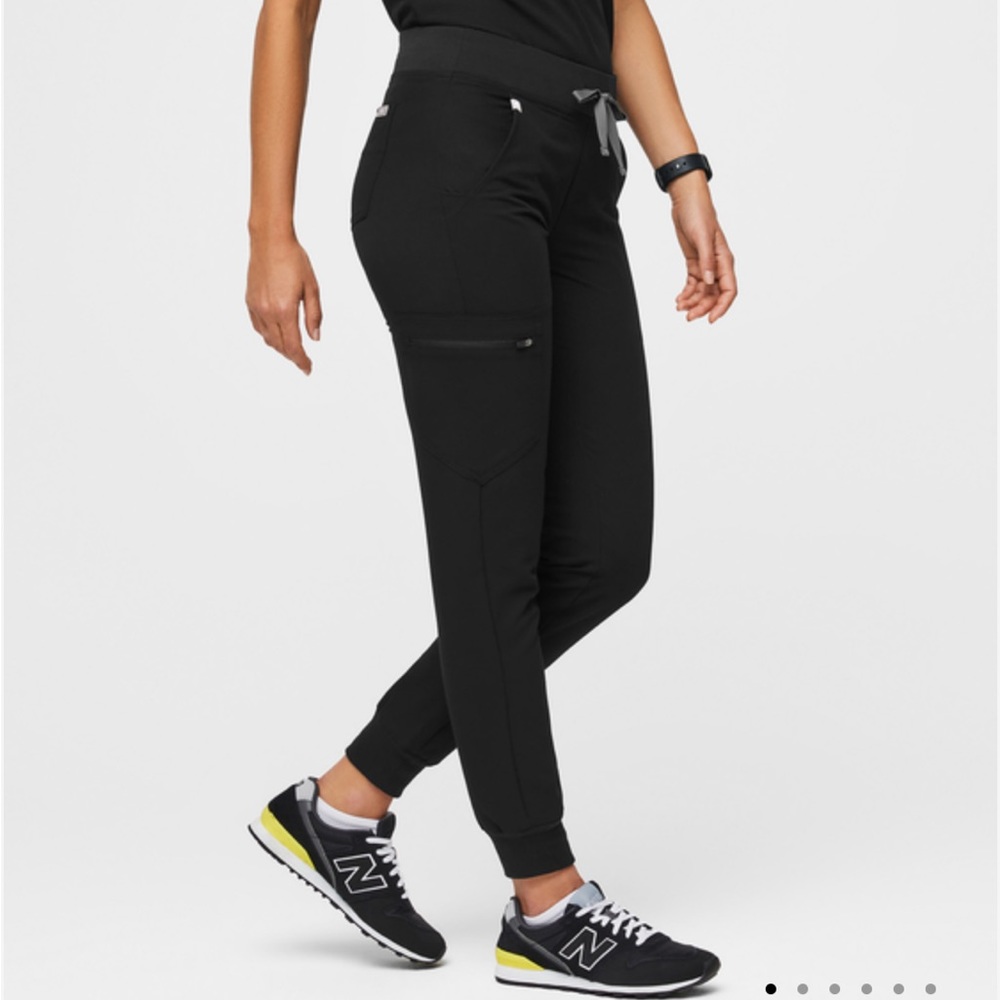 Figs Scrubs Women's Black Zamora Jogger Pants- Size Medium Tall Jogger, Black